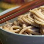Pasta tai maapähklikastmes